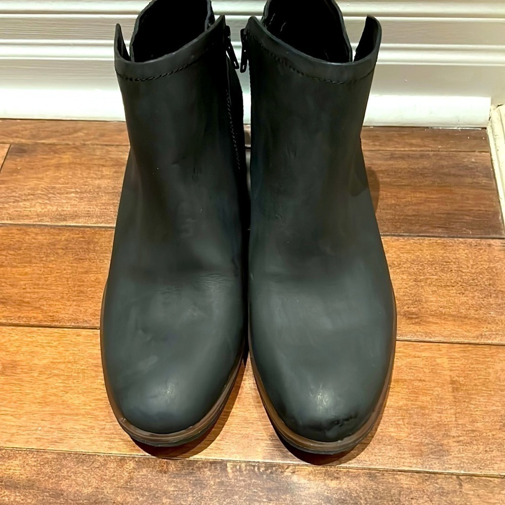 𝅺korks l Black Leather & Suede Booties NWOT
